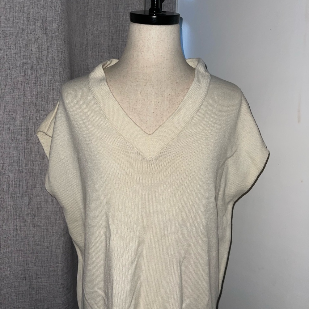Cream V-Neck Sleeveless Sweater Vest